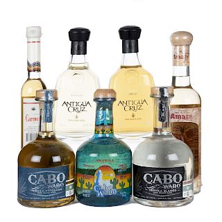 Lote de Tequilas. Amate, Antigua Cruz, Cabo Wabo y Carmesí. 100% agave. Total de piezas: 7.