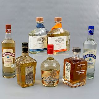 Tequila y Destilado de agave. Arraigo, Besa Mucho, Cantera Negra y Cherokee. Piezas: 7.