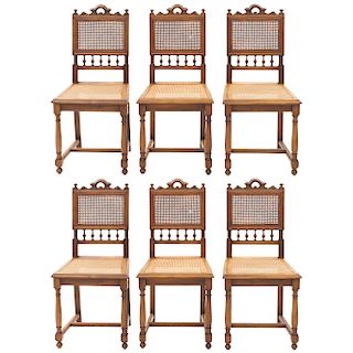Lote de 6 sillas. Francia. Siglo XX. Estilo Enrique II. En talla de madera de nogal. Con respaldos semiabiertos y asientos de bejuco.