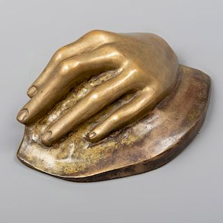 J.C. Murillo. Mano. Firmada. Fundición en bronce 7/14. Dimensiones: 7.5 x 19 x 12.5 cm