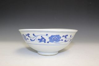 Chinese blue and white procelain bowl. 20 century