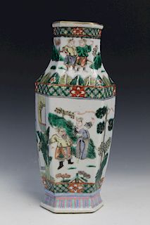 Chinese antique famille rose porcelain vase. 19th C.