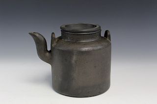 Chinese antique yixing teapot. 19th C. Shi Dabin Mark.