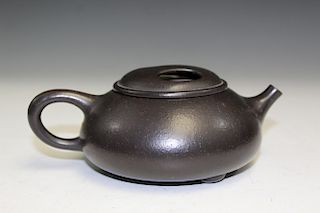 Chinese yixing teapot.