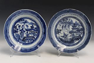 Two Chinese export blue and white porcelain plates. 