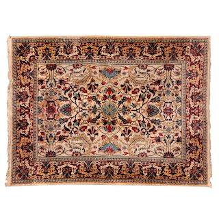 Tapete. Persia, Mashad, siglo XX. Elaborado en fibras de lana y algodón a nudo turco. Decorado con motivos orgánicos y florales.