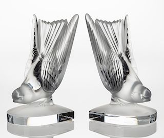 A PAIR OF LALIQUE 'HIRONDELLE' BOOKENDS, DESIGNED 1928, PRODUCED CIRCA 1950S