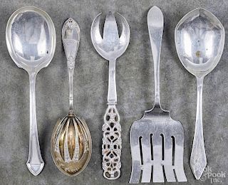 Five sterling silver serving utensils of various makers, 15.1 ozt.