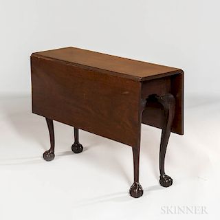Small and Fine Chippendale Mahogany Dining Table