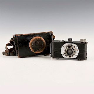 VINTAGE ARGUS MODEL A 35 MM CAMERA, WITH LEATHER CASE