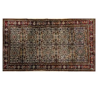 Alfombra. Siglo XX. Estilo persa. Anudada a mano en fibras de lana y algodón. 172 x 250 cm.