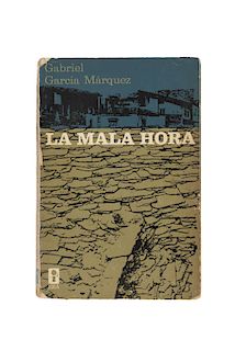 García Márquez, Gabriel. La Mala Hora. México: ERA, 1966. La novela es el albor de la prosa narrativa de su obra cumbre.
