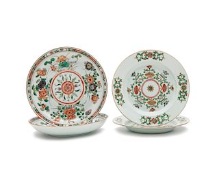 Pair of Chinese Export Porcelain Famille Verte Shallow Bowls and a Pair of Chinese Export Porcelain Plates