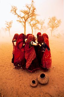 Steve McCurry (1950)  - Dust Storm, Rajastan, India