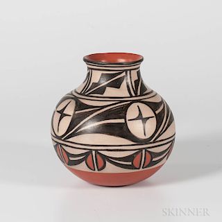 Contemporary Santo Domingo Polychrome Pottery Jar