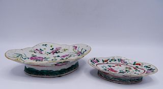 2 CHINESE EXPORT OVAL FOOTED DISHES