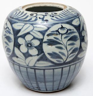 Chinese Qing Dynasty Blue & White Porcelain Jar