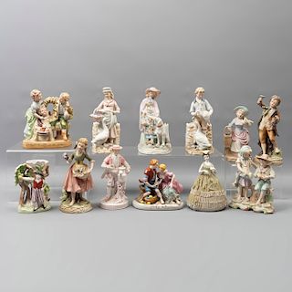 Lote de 12 figuras decorativas. Japón. SXX. En porcelana. Algunos marca Andrea y Lucky. Consta de: pareja de viñeros, dama, otros.