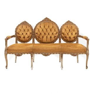 Sofá de 3 plazas. Siglo XX. En talla de madera dorada. Con respaldos cerrados capitonados y asientos en tapicería dorada.
