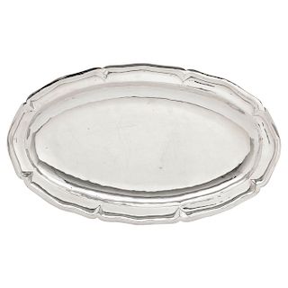 PLATE. MEXICO, 20TH CENTURY. Sterling 0.925 Silver. Marked MACIEL. Lobed oval design. 541.7 g. 9 x 13 in