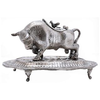 INCENSE BURNER. PERU, 19TH CENTURY. Metal with silver plating, embossed and chiselled, shaped like a bull with condor on the back. Decorated with flor