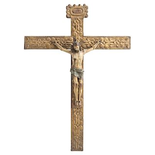 CHRIST ON THE CROSS. MEXICO, LATE 18TH CENTURY. Carved and polychromed wooden figure. Gilt wooden cross. 18.5 x 15 in  