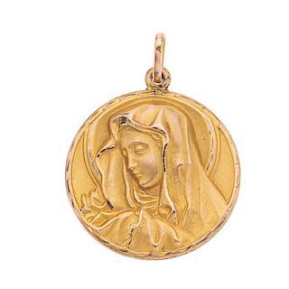 Medalla rellena en oro amarillo de 8k. Imagen de Virgen en relieve. Peso: 6.4 g.