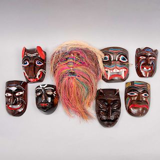 Colección de máscaras purepechas. Michoacán, México, siglo XX. Tallas en madera con policromía y una de palma teñida. Pz: 8