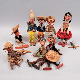 Colección de marionetas. México, siglo XX. Tallas en madera y uno de cartón con policromía, sombreros de palma tejida y textil. Pz: 8