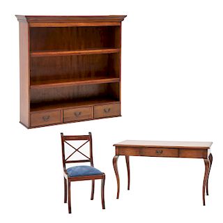 Lote de muebles. Siglo XX. Elaborados en madera tallada. Consta de: Escritorio. Cubierta rectangular, silla y librero. Piezas: 3