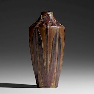 Artus Van Briggle, Rare vase with stylized irises