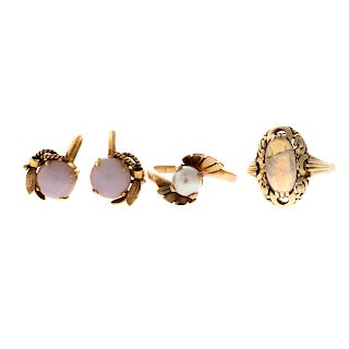 A Selection of Ladies Vintage Jewelry in Gold