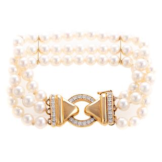 A Ladies Pearl Bracelet with Diamonds in 14K
