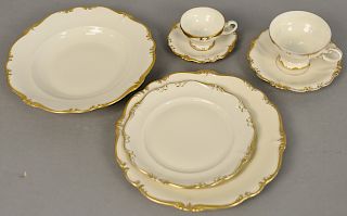 Rosenthal Pompadour china dinnerware set to include eighteen dinner plates, 117 total pieces. Provenance: An Estate from 5th Avenue, New York