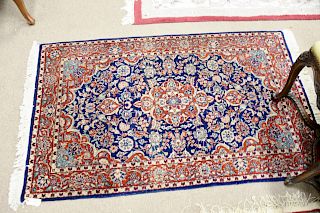 Oriental throw rug. 3' 2" x 5'