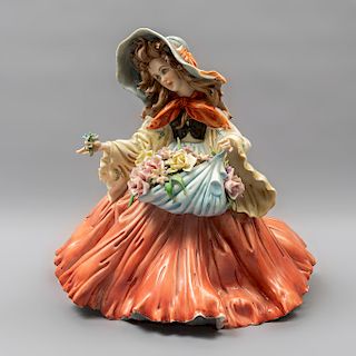Dama con flores. Italia. Siglo XX. Diseño por Tiziano Galli. Elaborada en porcelana. 27 x 28 x 30 cm.
