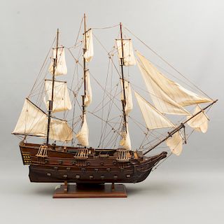 Navío de linea "HMS Victory". Siglo XX. En talla de madera. Con base de madera.  82 x 18 x 103 cm.