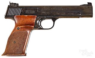 Smith & Wesson model 41 semi-auto target pistol