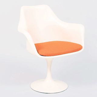 Eero Saarinen Style Fiberglass Tulip Chair