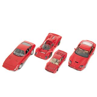 Lote de autos a escala. Consta de: a) Ferrari 330 P4 1967 Rojo Jouef Evolution 1:18 b) Ferrari GTO 1984 Rojo Burago 1:24. Piezas: 4
