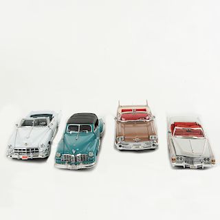 Lote de autos a escala. Consta de: a) Cadillac Serie 62 1947, Azul, Anson, 1:18 b) Cadillac El Dorado 1973, Blanco. Piezas: 4