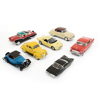 Lote de autos a escala. Consta de: a) Chevrolet Bel Air 1950, Beige/Vino, Motormax, 1:18 b) Chevrolet Impala 1960, Negro. Piezas: 7