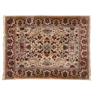 Tapete. Persia, Mashad, siglo XX. Elaborado en fibras de lana y algodón a nudo turco. Decorado con motivos orgánicos y florales.