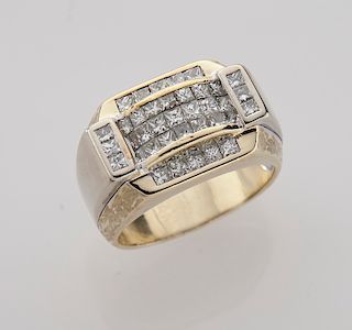 Gent's 14K gold and diamond ring