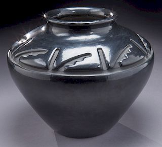 Margaret Tafoya Santa Clara blackware vessel,