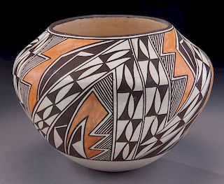 Acoma vase by Stella Shutiva,
