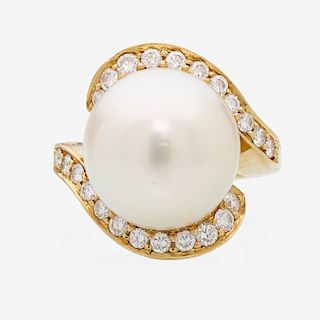 CULTURED PEARL, DIAMOND & YELLOW GOLD RING