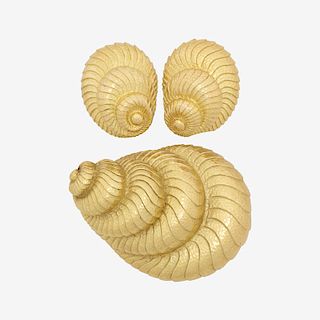YELLOW GOLD SHELL EAR CLIPS & BROOCH