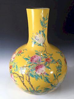 Large Chinese Famille Rose Porcelain Vase, Qing Dynasty