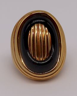 JEWELRY. 18kt Gold and Onyx Cocktail Ring.